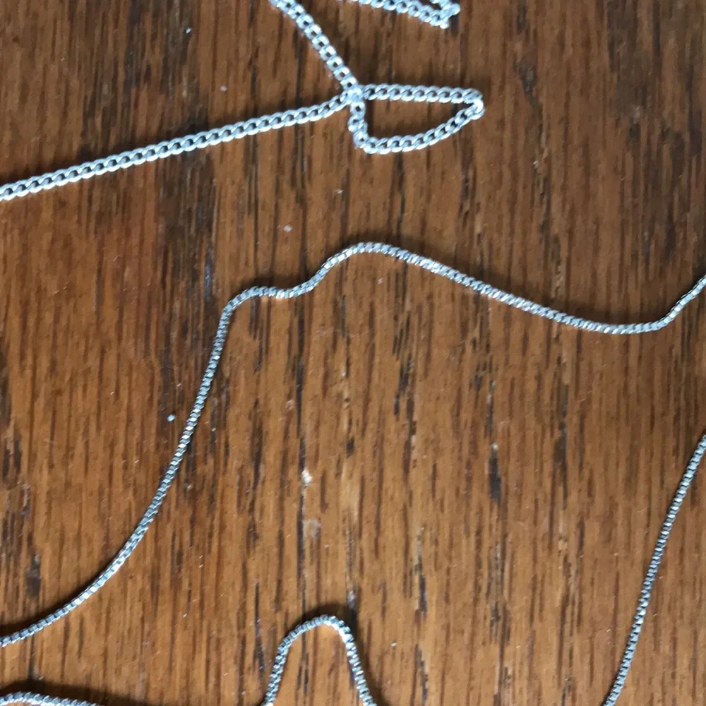 Assorted chains, earrings and ring - Picture 8 of 11